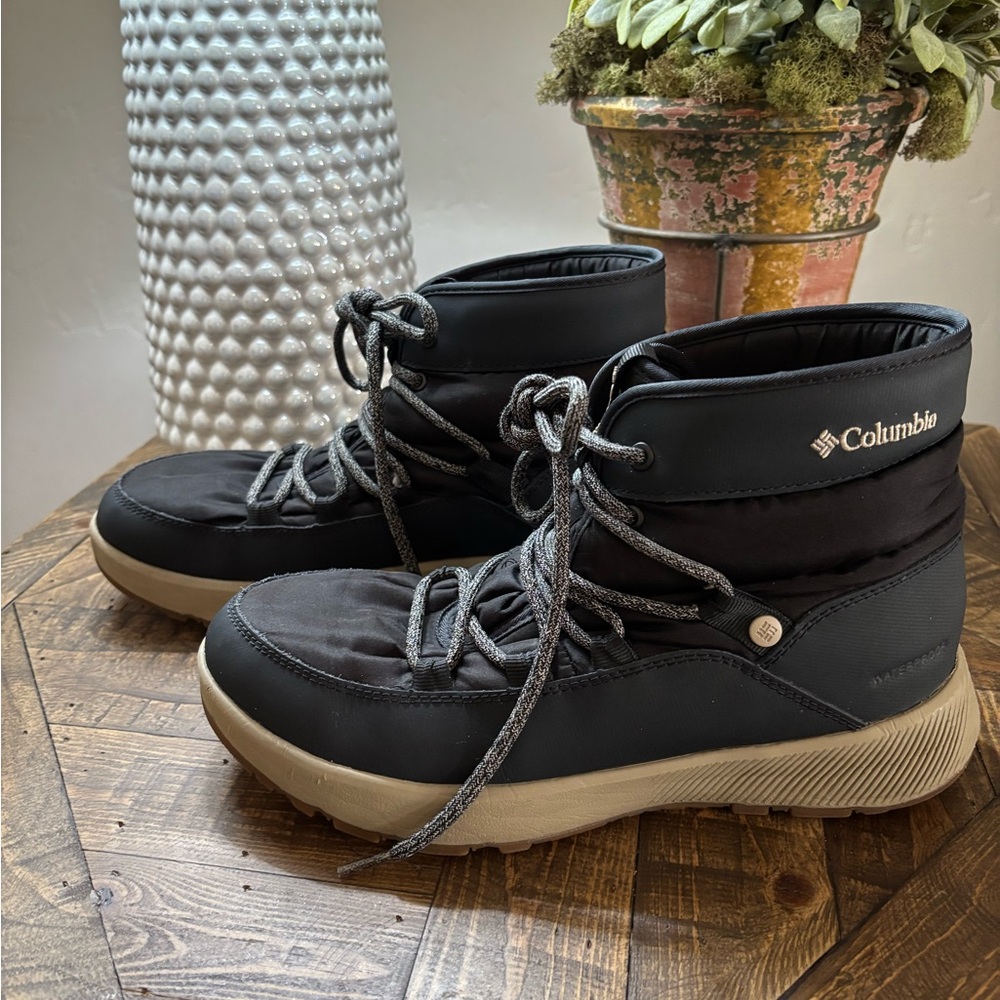 Columbia Slopeside Village Insulated Waterproof Omni Heat Black Boot Size 8.5